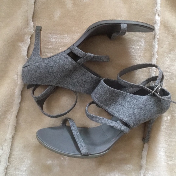 Alexander Wang Felt Sandals Collection Winter 2018 - Picture 4 of 7